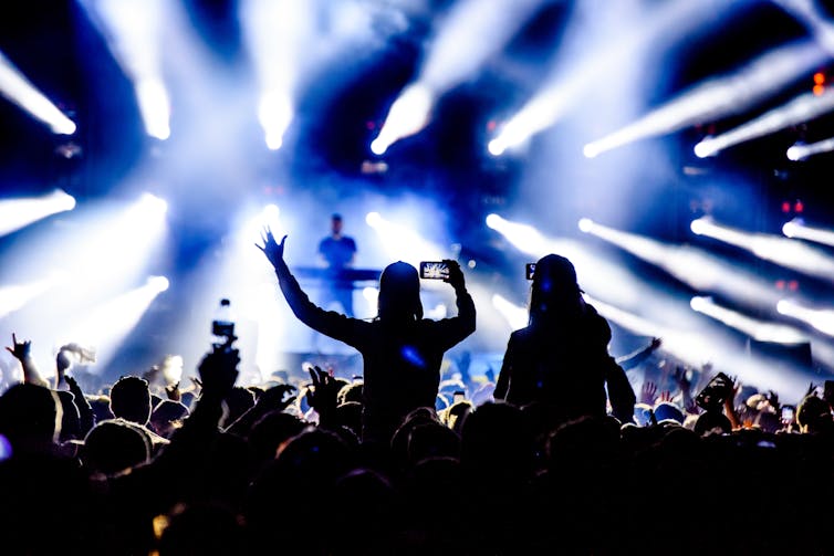 People dancing in a nightclub.