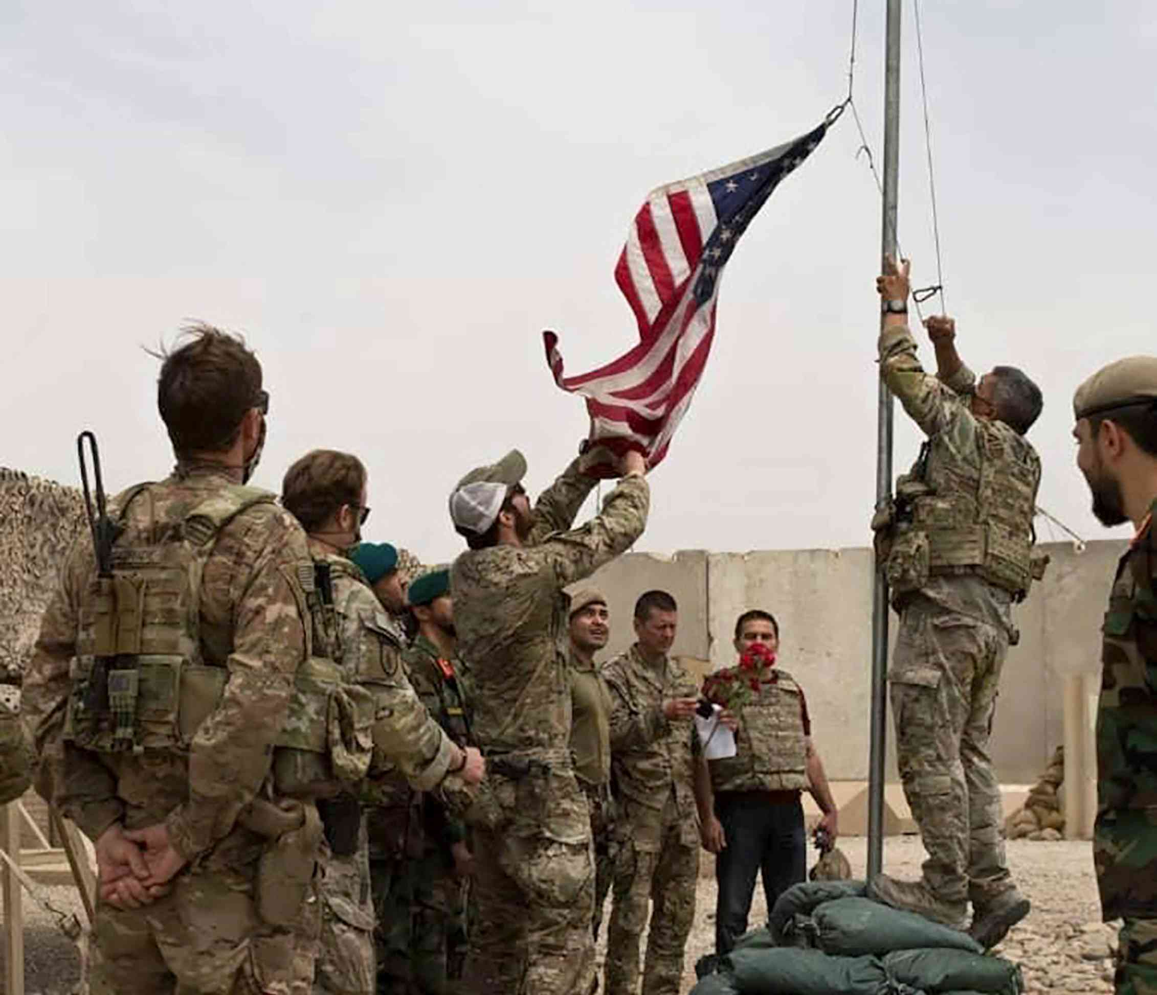 Американские военные афганистан. Вывод войск США Афганистана 2021. Американские войска в Афганистане. Американцы в Афганистане 2001. НАТО В Афганистане.