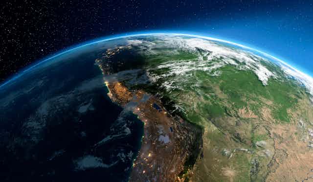 Tierra altamente detallada con atmósfera, relieve y ciudades inundadas de luz. Transición de la noche al día. América del Sur. Bolivia, Perú, Brasil. 