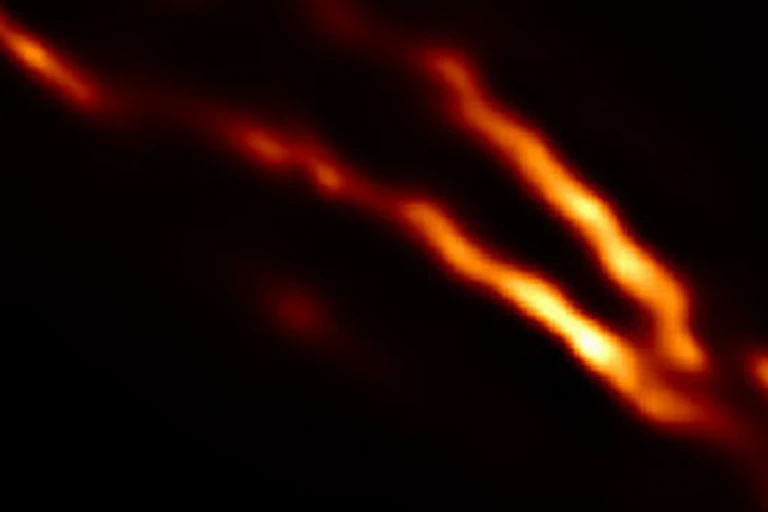 Radiowave image of plasma jets from supermassive black hole