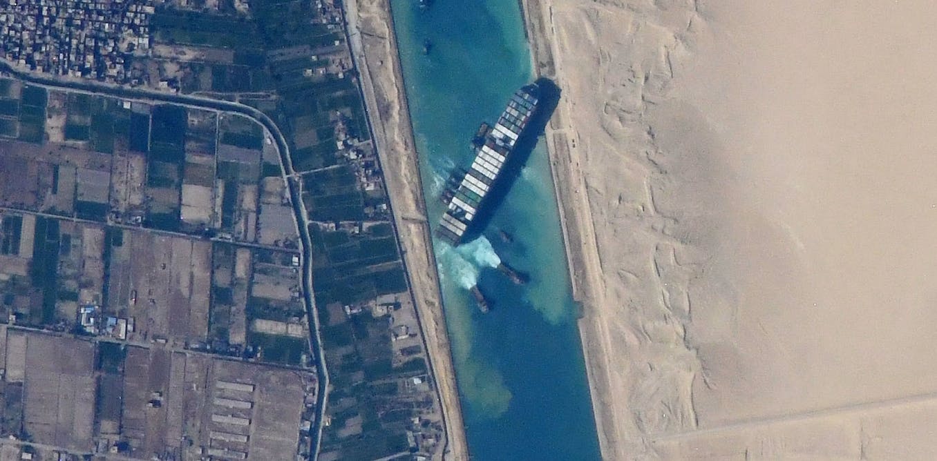 Почему канал суэцкий. Суэц Суэц. Suez canal 2021. Суэцкий канал 2021 год. Суэцкий канал контейнеровоз.