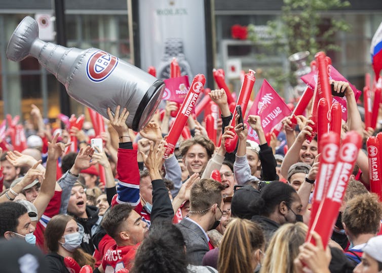 Fans cheer the Montréal Canadiens on the streets with an inflatable stanley cup