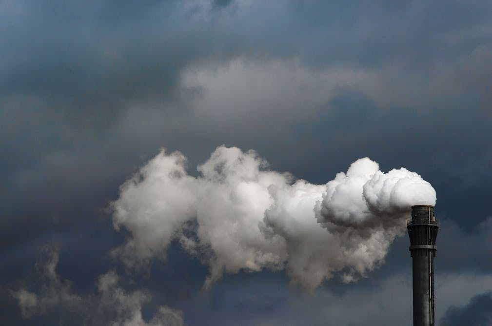 Углекислый газ в мире. Углеродное загрязнение. Выбросы углекислого газа. Выбросы в атмосферу gif. Дым от электростанции.