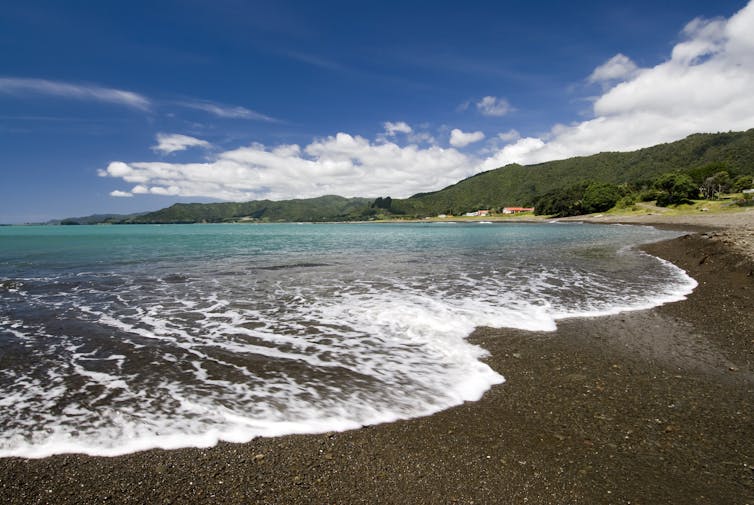 Coastline near Å&#140;pÅ&#141;tiki