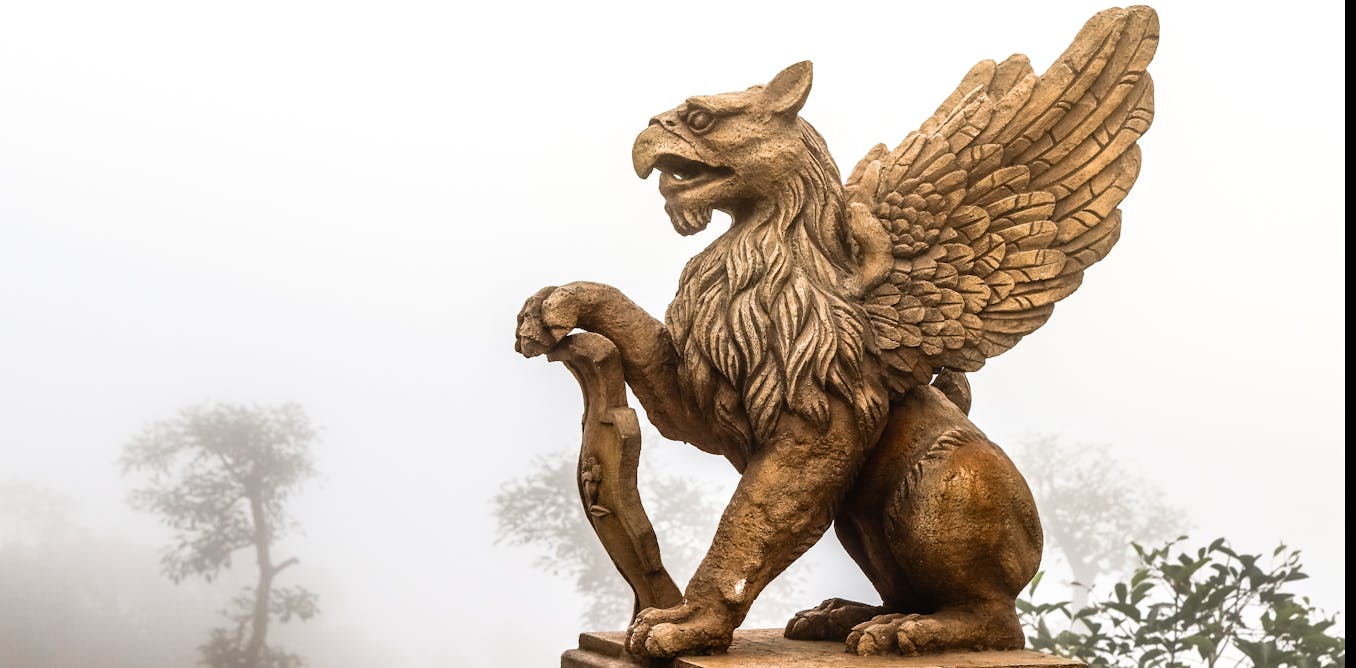 Тело льва голова орла. Лев с крыльями орла. Грифон с головой Льва. Существо с телом Льва. Грифон статуя.