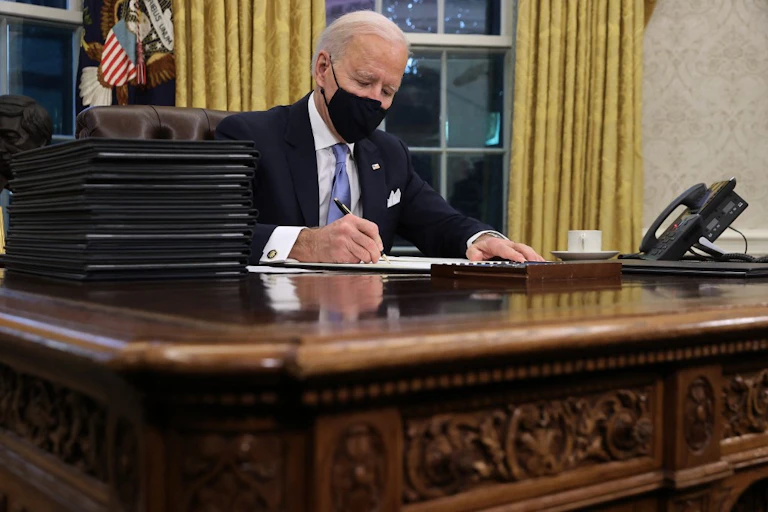 Joe Biden dans le Bureau ovale