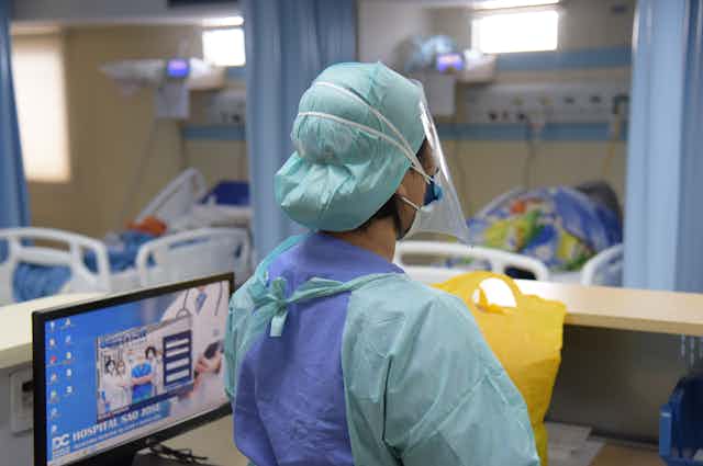 A nurse in an ICU dressed in PPE.