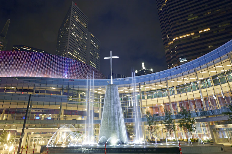 The facade of the 'First Baptist Church' Southern Baptist megachurch in central Dallas at night.