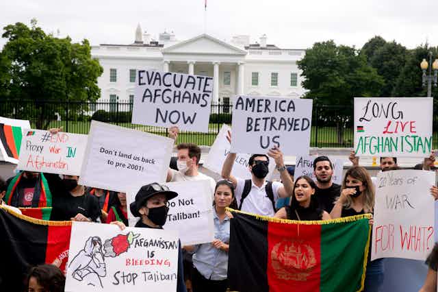 Protestors outside the white house, calling for the evacuation of Afghans