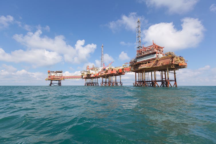 Offshore oil platform