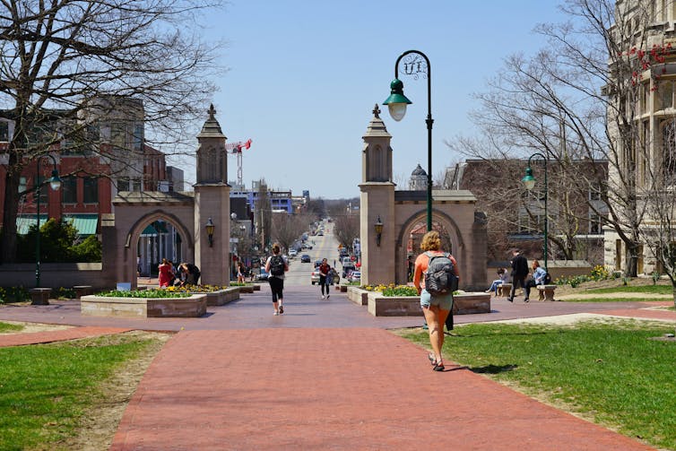 students at the entrance to Indiana University Bloomington campus