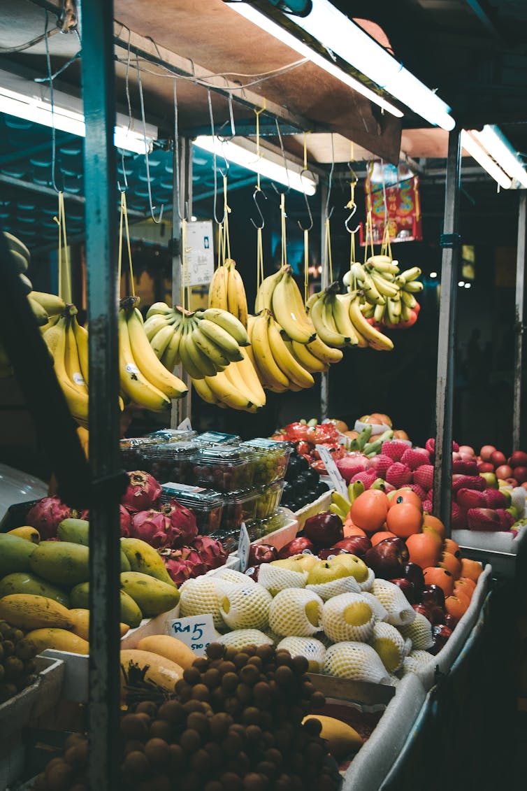 Mercato centrale in Malesia, bancarella di frutta