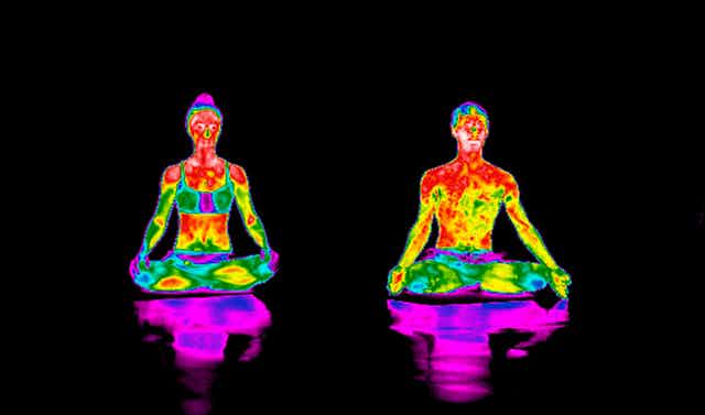 Thermographie du corps humain, pour une homme et une femme pratiquant le yoga.