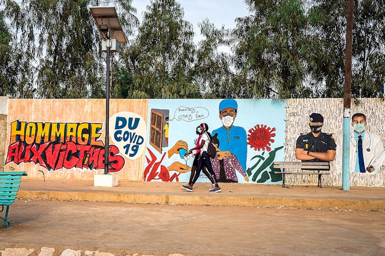 Graffiti hommage aux victimes de la Covid-19 à Mbour (Sénégal)