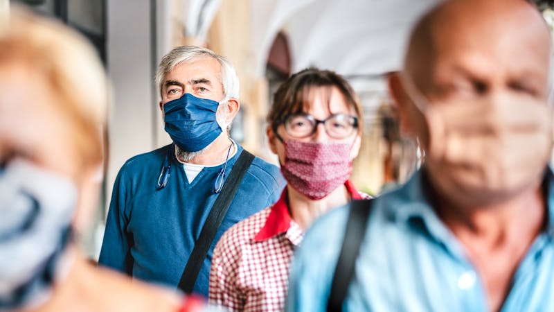 Las personas vacunadas contra la covid-19 contagian menos Las personas vacunadas contra la covid-19 contagian menos