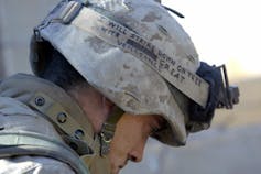 Soldat américain avec inscriptions vengeresses sur son casque