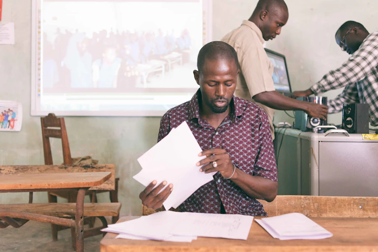 Des chercheurs africains dans un bureau