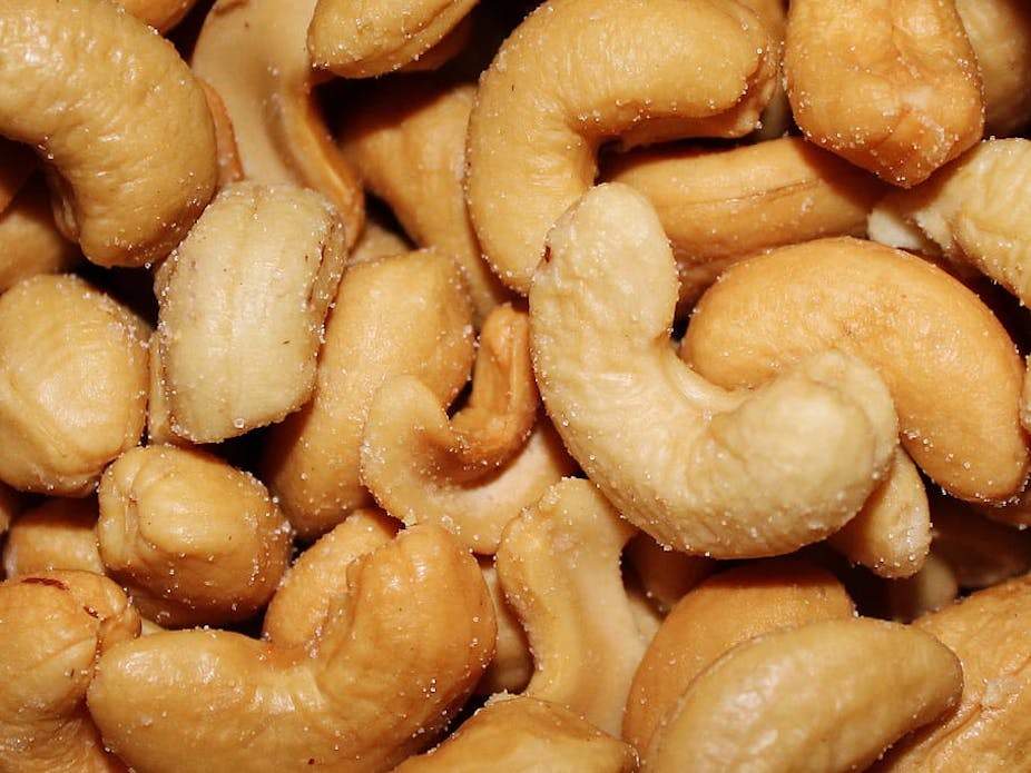 a bowl of cashew nuts