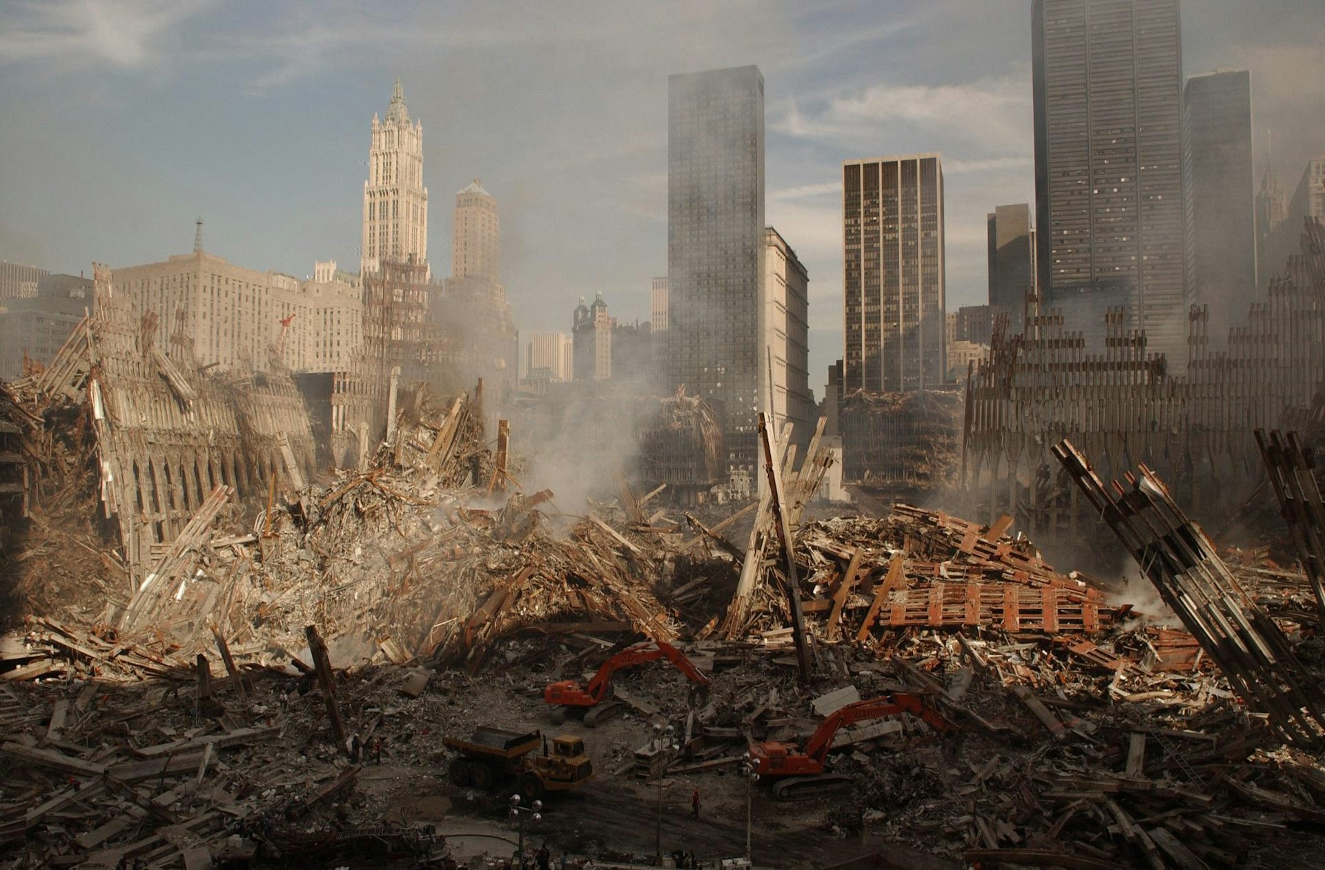 panorámakép a Ground Zero-ról, a World Trade Center helyszínéről, 9/11 utáni napon.