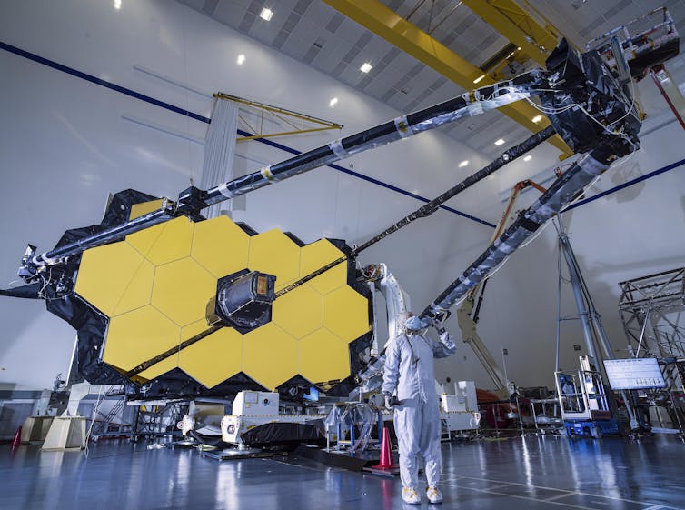 A gold section of the mirror with the sensors extended out in front of the mirror.