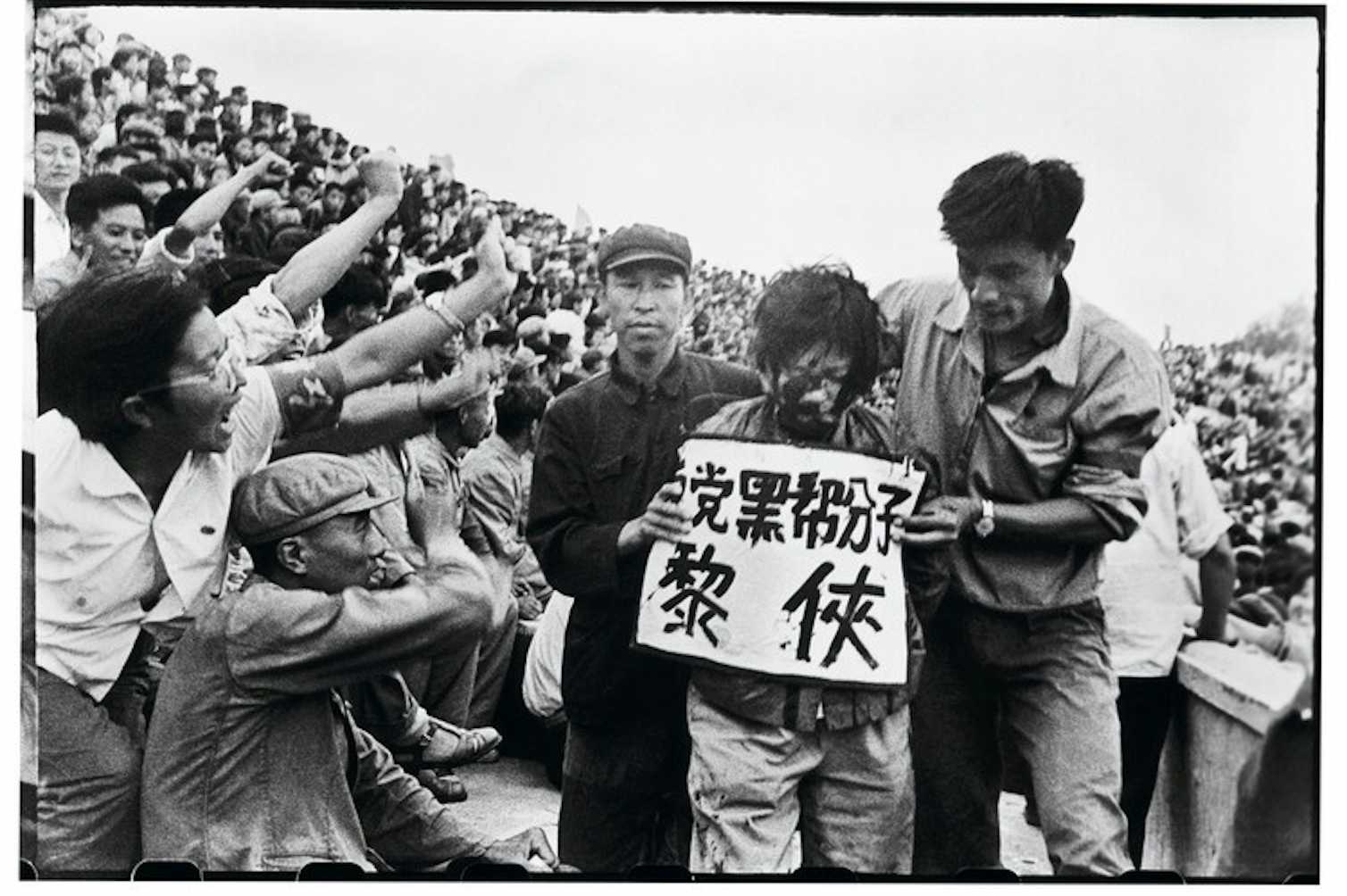 Большой скачок культурной революции. Мао Цзэдун культурная революция хунвейбины. Мао Цзэдун культурная революция в Китае 1966-1976. Культурная революция Мао Цзэдуна. Культурная революция в Китае хунвейбины.