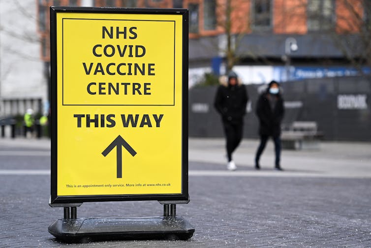 A sign directing people to a COVID vaccine centre