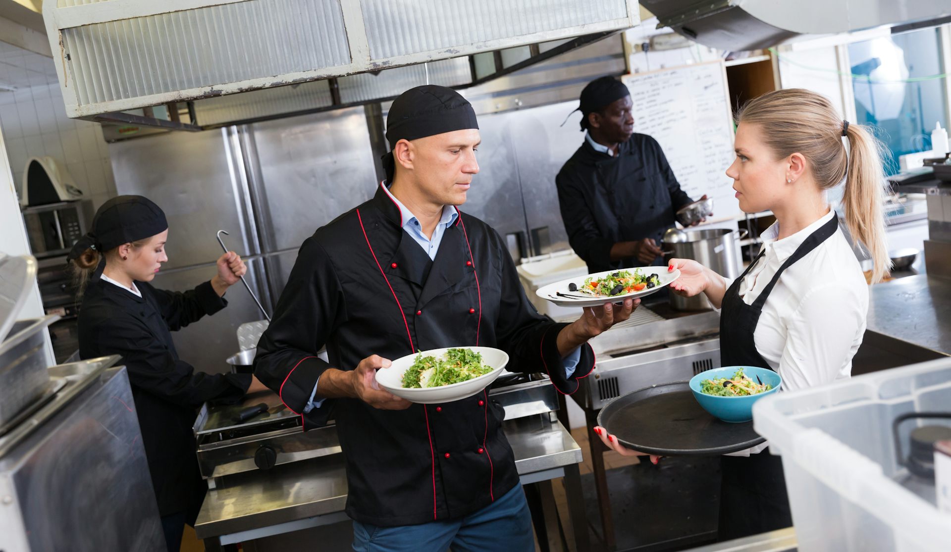 3 Ways Restaurant Staff And Customers Can Communicate To Prevent Food ...