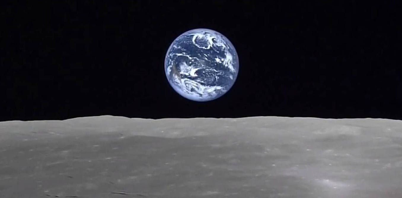 Посмотри на луну на улице великолепно. Земля с поверхности Луны Аполлон 11. Реальные снимки земли с поверхности Луны. Вид с Луны. Снимок земли с Луны.