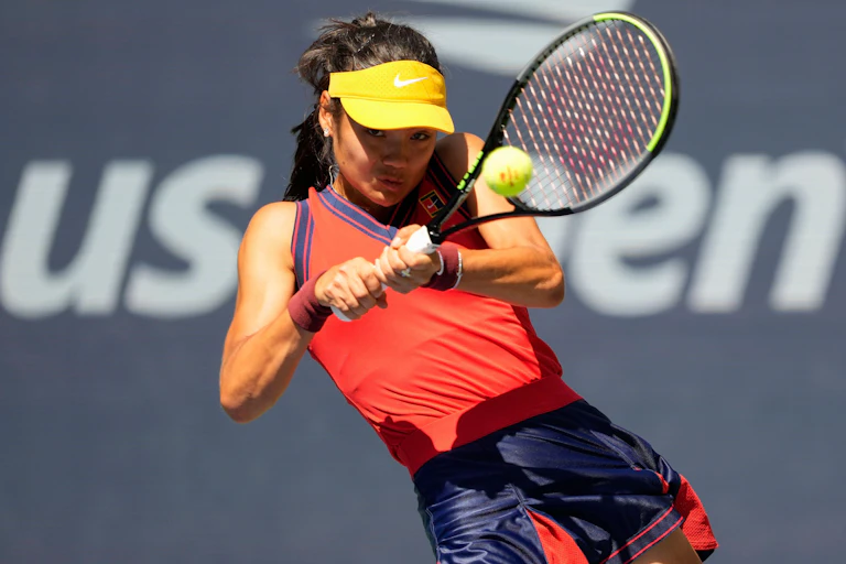 Emma Radacanu plays tennis