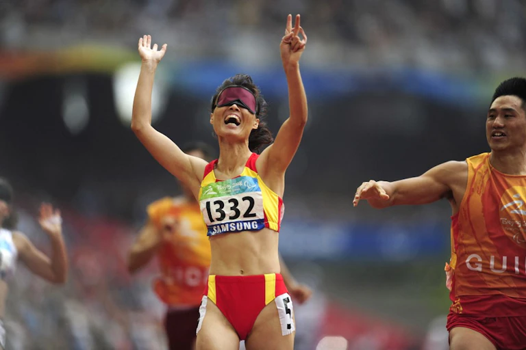 La sprinteuse chinoise Wu Chunmiao laisse éclater sa joie à sa victoire au 100 au jeux paralympiques de 2008.