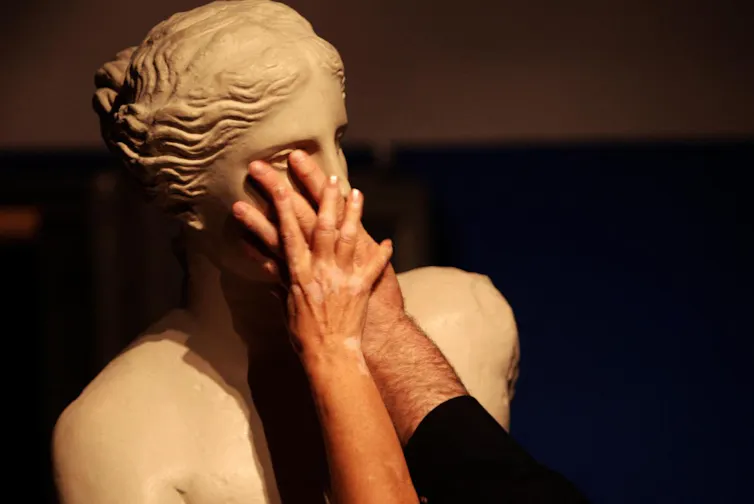 Des aveugles décryptent les émotions sur le visage de la Vénus de Milo