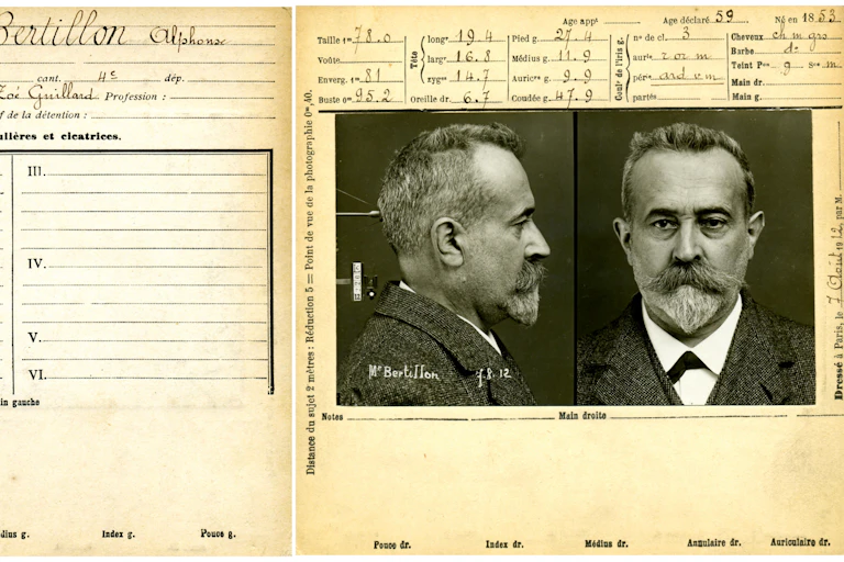 Fiche anthropométrique (recto-verso) d'Alphonse Bertillon (1853 - 1914), pionnier de la Police Scientifique, inventeur de l'anthropométrie, premier chef du Service d'Identité Judiciaire de la Préfecture de Police à Paris (1893).