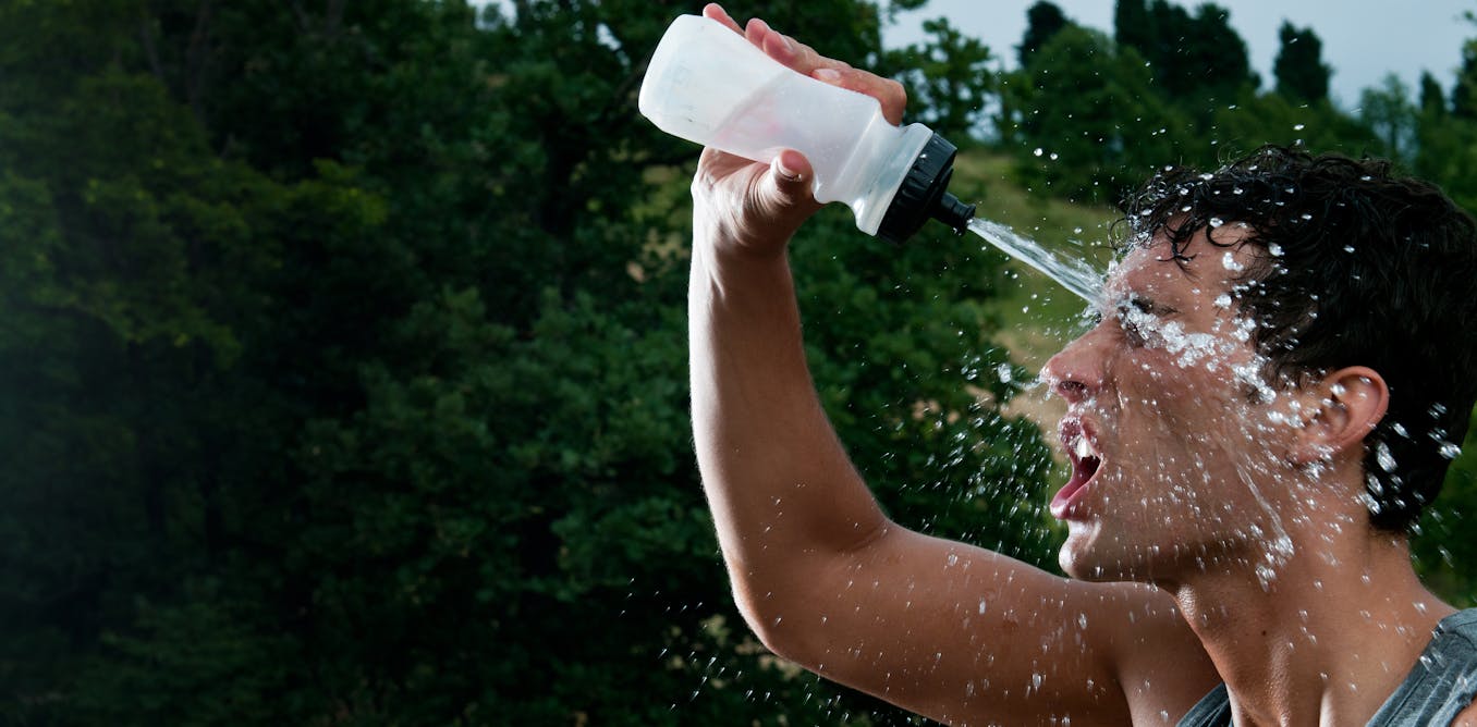 ¿Cuál es la mejor forma de hidratarse durante la práctica de ejercicio físico?