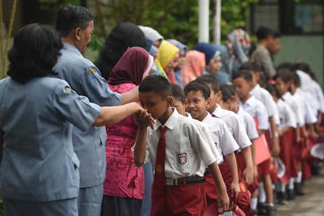 Membangun Sekolah Desa Berprestasi: Mencetak Generasi Muda yang Cerdas dan Berkarakter