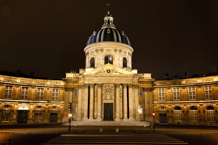 The Académie Française at night