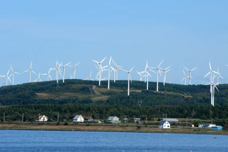 Éoliens dans une montagne