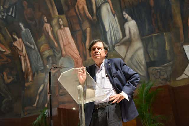 Giorgio Parisi speaks at the award ceremony for his Nobel Prize.