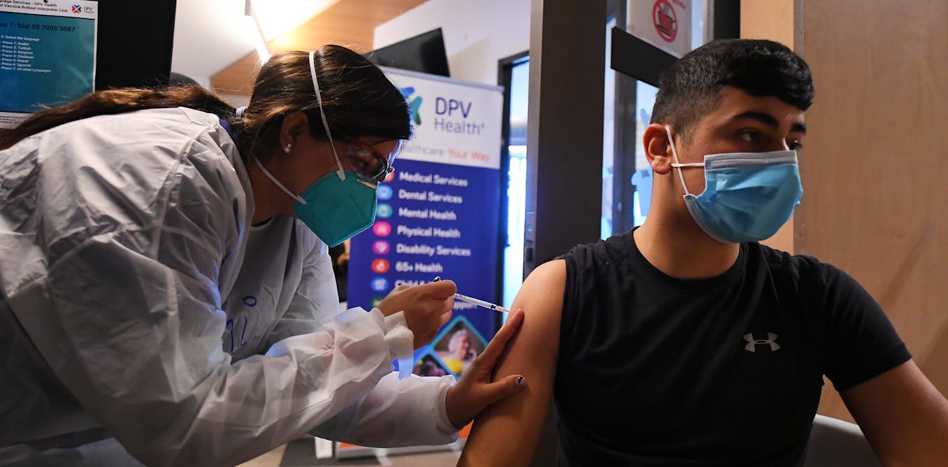 No, i vaccini COVID non rimangono nel tuo corpo per anni No, i vaccini COVID non rimangono nel tuo corpo per anni