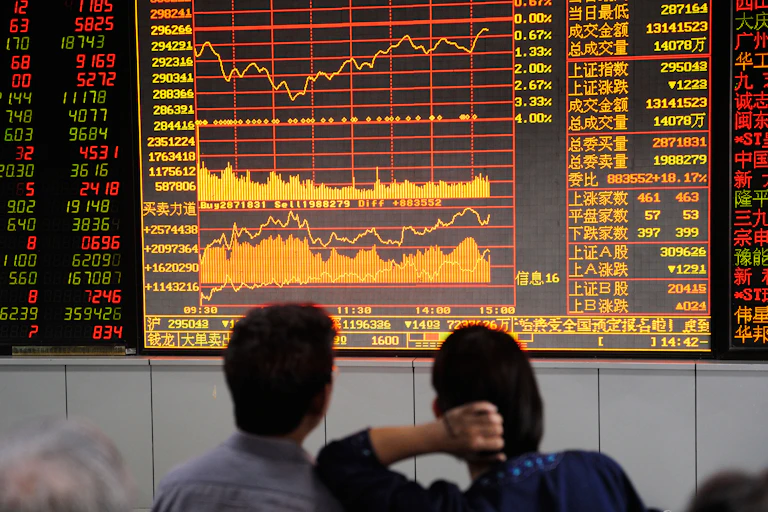 People looks at a digital screen with numbers and Chinese words.