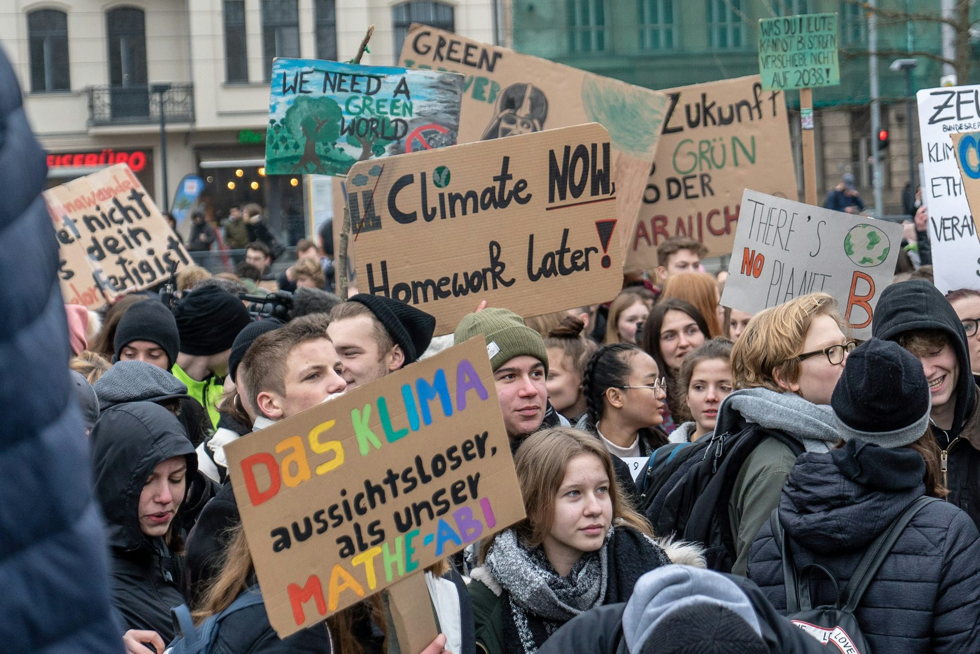 Des jeunes manifestent