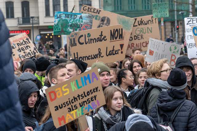 Des jeunes manifestent