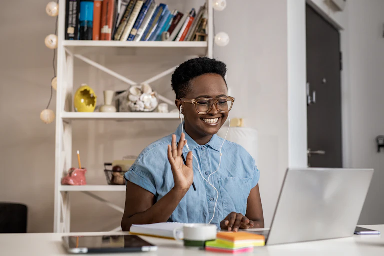 A young woman working on the laptop.