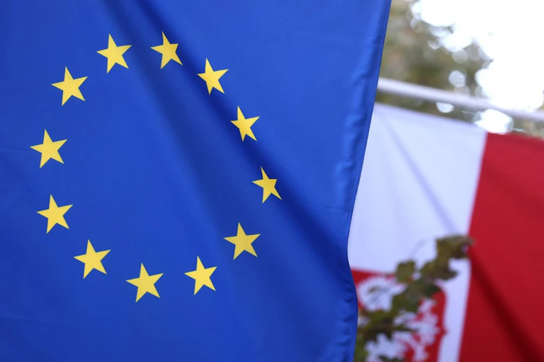 Drapeaux européen et polonais