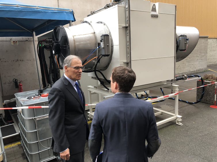 Washington Gov. Jay Inslee discusses equipment that can remove carbon dioxide from the air.
