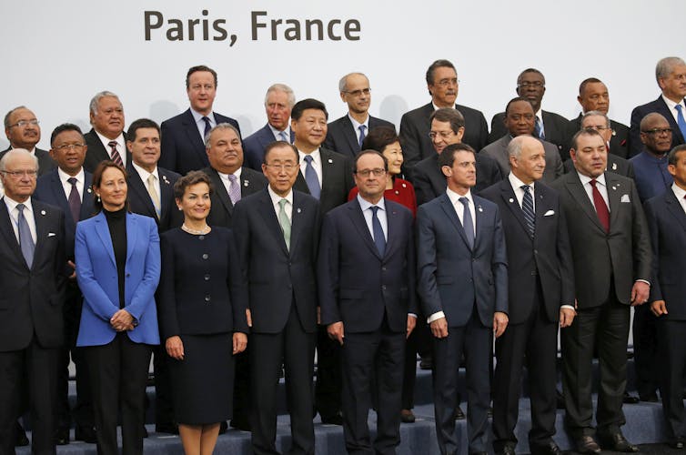 World leaders pose for a group photo at the Paris conference in 2015.