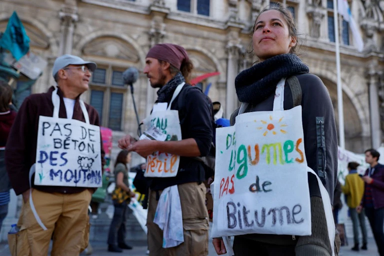 Manifestation contre l'artificialisation des sols