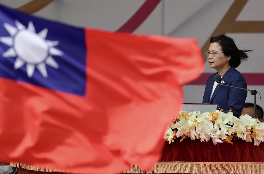 Taiwanese preisdent Tsai Ing-wen next to the flag of Taiwan.
