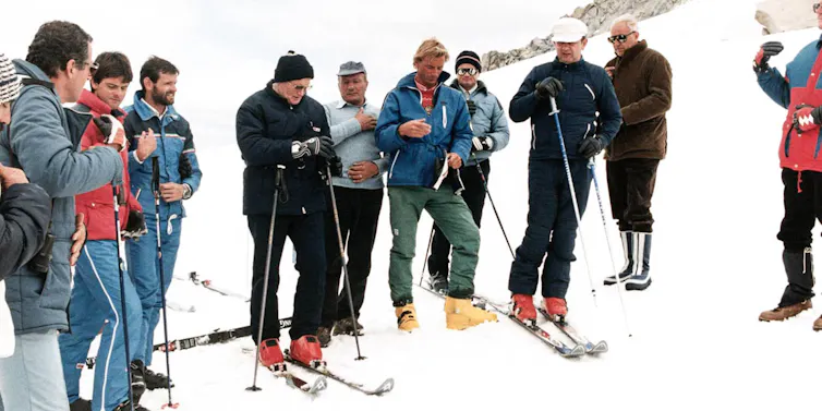 Jean-Paul II fait du ski dans les montagnes des Abruzzes à l’est de Rome en janvier 1981