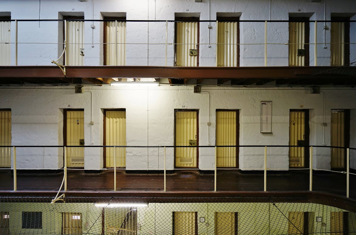 balance heltinde Endeløs Australia's prison rates are up but crime is down. What's going on?