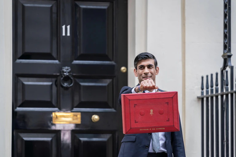 Rishi Sunak holding up the red briefcase